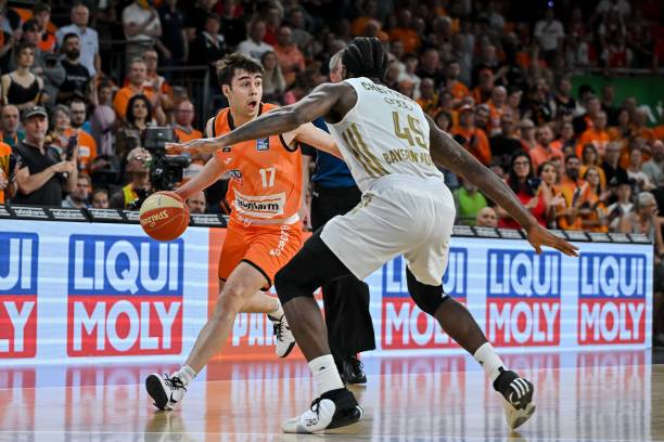 在签订大额 在签订大额